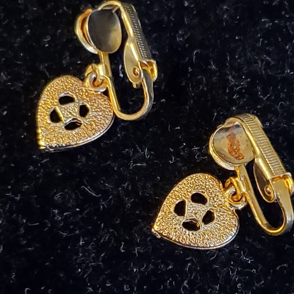 Vintage La Rue clips goldtone clip earrings hearts with green stones - Picture 3 of 8
